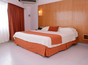 Отель Adhara Express