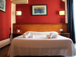 Vintage Hotel Mercedes