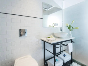 Sea Side by Zvieli Hotels