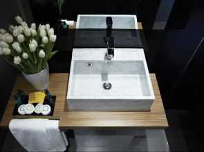 Отель The Building