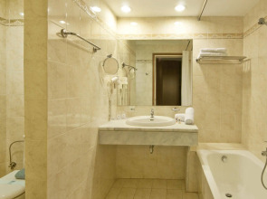 Kipriotis Hippocrates & Maris Suites