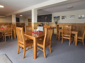 Adventure Lodge & Motel