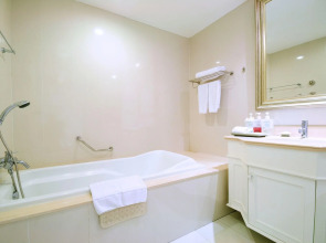 Отель Centre Point Silom