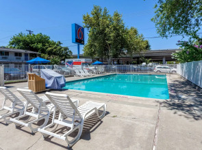 Motel 6 Sacramento, CA - Downtown
