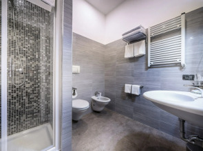 Отель Varese Roma