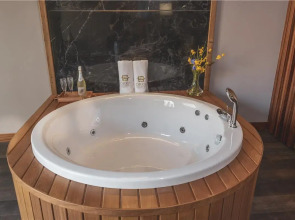 Orka Cove Hotel Penthouse & Suites - Adults Only