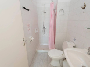 Leonidas Hotel and Studios