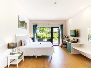 Sandy Beach Non Nuoc Resort