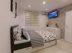 Appleline Apartments (Apple Studios & Rooms) 