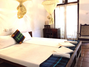 Curry Bowl Restaurant & Turtles Rest