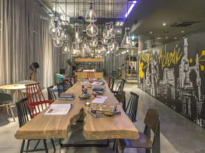 Moxy Edinburgh Airport