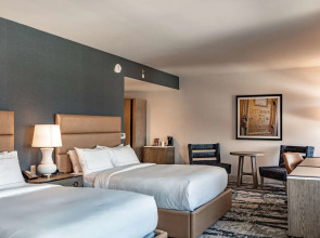 The Yorktowne Hotel, Tapestry Collection by Hilton