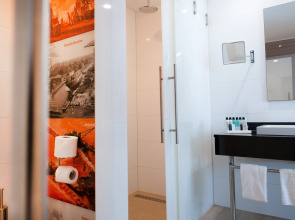 Отель Van der Valk Schiphol A4