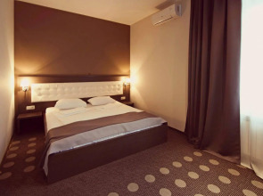 Отель Ambassador Plaza