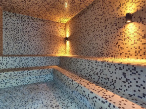 Four Views Monumental Lido