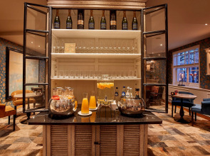 Carlton Ambassador Hotel