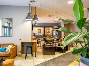 Best Western Plus Suitcase Paris La Defense