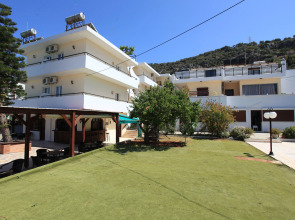 Iraklis Studios & Apartments