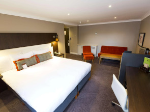 DoubleTree by Hilton London - Ealing Hotel