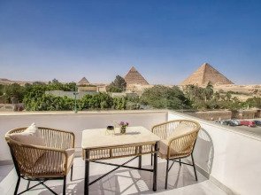 Shadow Pyramids View INN