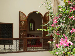 Riad White Flowers