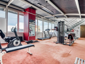 Broadway Hotel & Suites