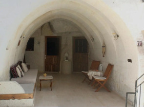 El Puente Cave Hotel