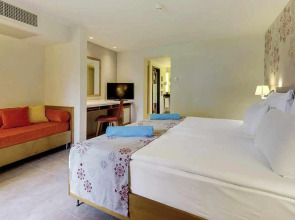 Robinson Camyuva - Adults only