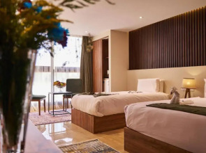 New Pyramid Front Hotel