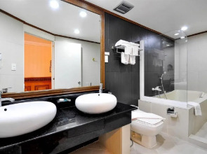 Red Coconut Beach Hotel