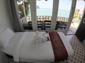 Phi Phi Cozy Seafront Resort