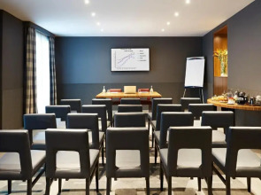 Отель The Building