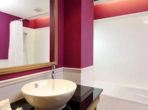 The StandardX Bangkok Phra Arthit