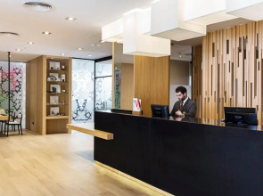 Catalonia Giralda Hotel