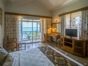 Le Peninsula Bay Beach Resort