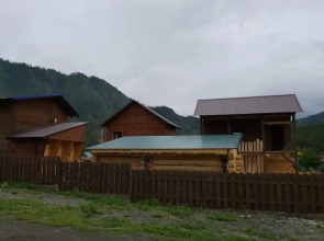 Усадьба у горы