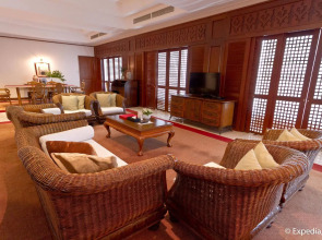 Waterfront Airport Hotel & Casino