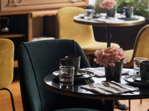 NEWHOTEL REPUBLIQUE (ex Albert's Hotel)