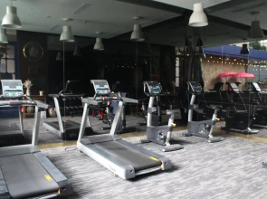 Ashley Tugu Tani Menteng