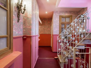 The Elliot - Adults only