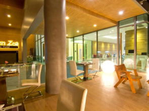 Seven Zea Chic Hotel