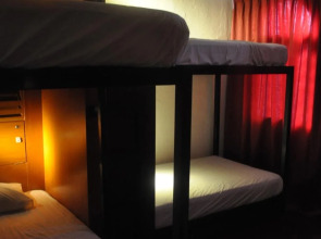 Red Inn Court - Hostel