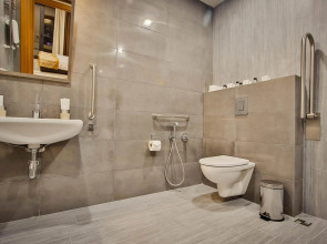 Амери Плаза