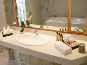 Mom Tri's Villa Royale