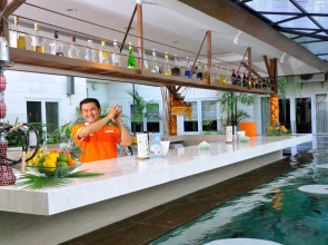 HARRIS Hotel & Residence Riverview Kuta Bali