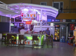 Rose Garden Apart Hotel