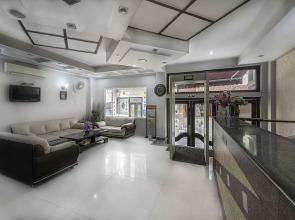 Treebo Rockwell Plaza