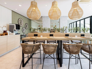 Отель Malaga Alameda Centro Affiliated by Meliá