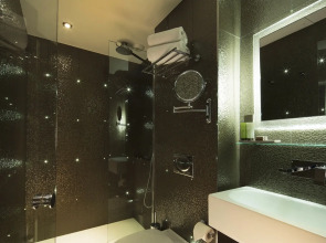 NEWHOTEL REPUBLIQUE (ex Albert's Hotel)