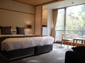 The Ridge Hotel & Apartments